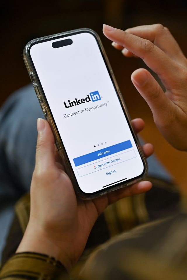 LinkedIn Company Page 1000Followers